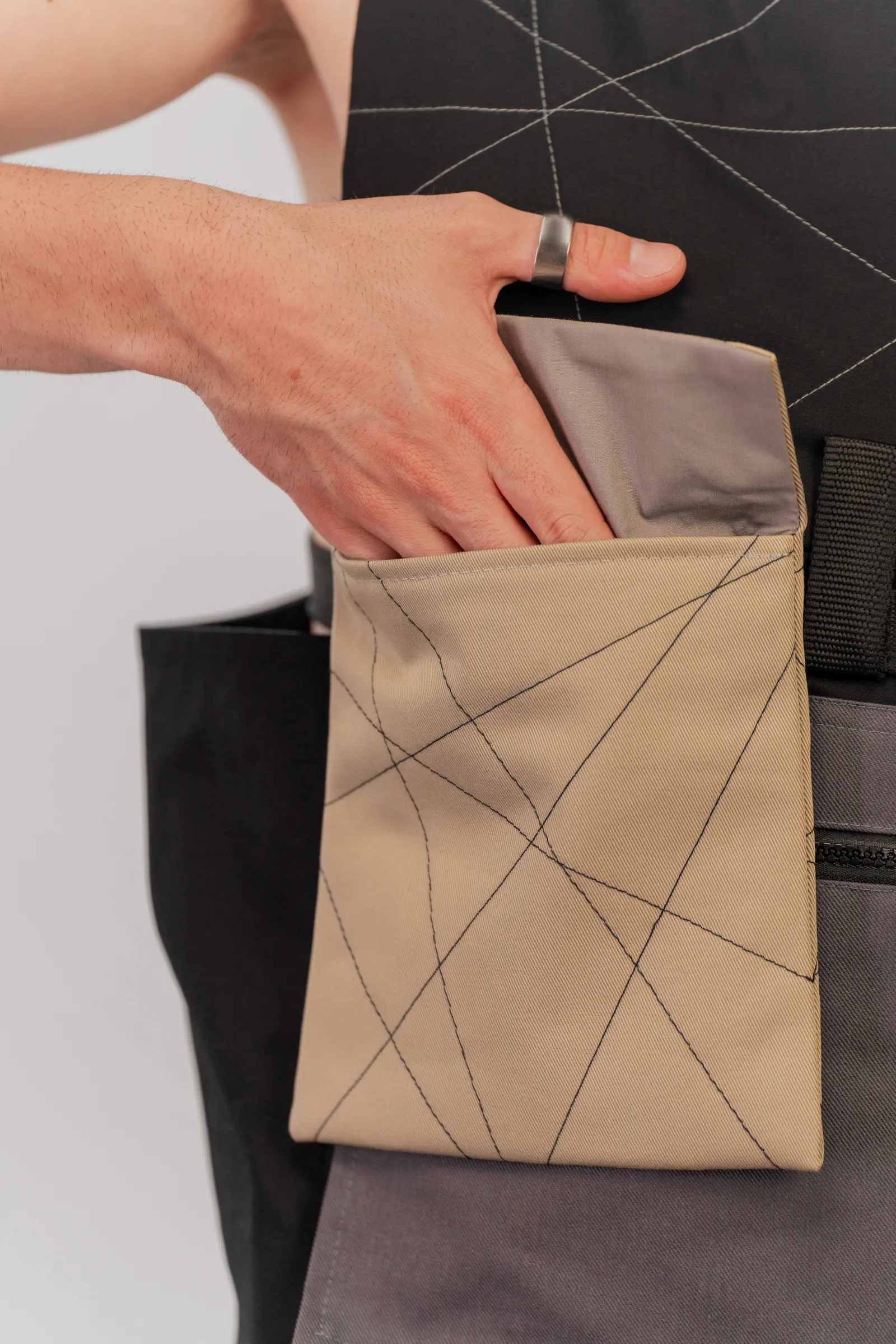 POCKET ATTACHED QUILTED VEST - Image 6